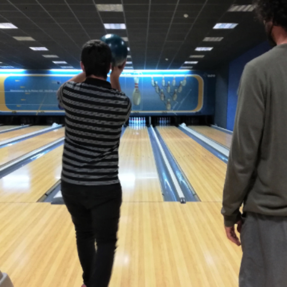 Historias de Seve | Una tarde de bolos y tiendas con Pablo y su acompañante psicoterapéutico
