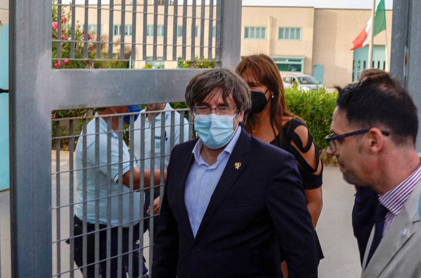 Puigdemont: "España no pierde nunca la oportunidad de hacer el ridículo"