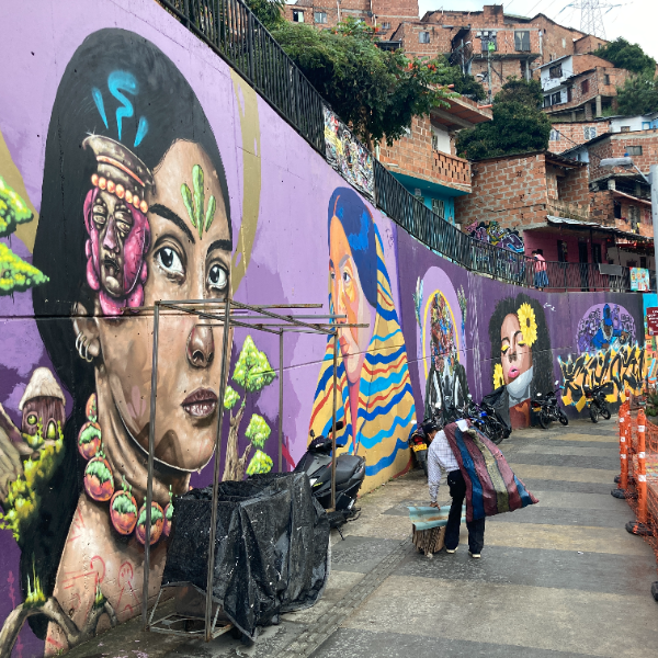 Imagen de La generación que creció a la sombra de Pablo Escobar apuesta por la cultura para pasar página en Medellín