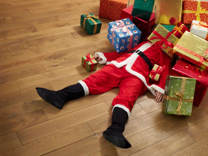 Mazapanes inapropiados, un Papá Noel chino y 'nudes' en el grupo familiar: las anécdotas más divertidas de la Navidad episode artwork