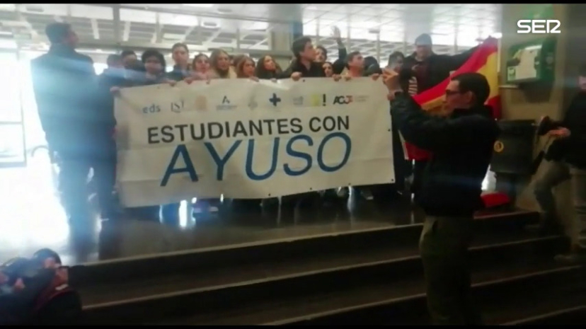 Enfrentamiento entre estudiantes tras el nombramiento de Ayuso como alumna ilustre de la UCM