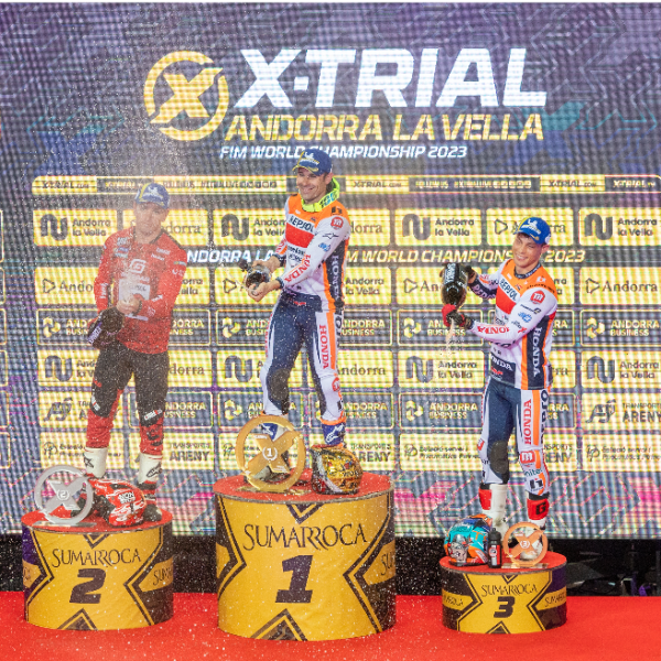 Imagen de Toni Bou, leyenda del Trial, tras ganar ¡treinta y cuatro Mundiales seguidos!: 