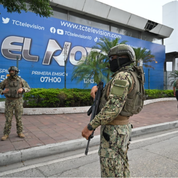 Las 7 de Hoy por Hoy | Ecuador vive una madrugada de violencia y declara la guerra a los narcotraficantes episode artwork