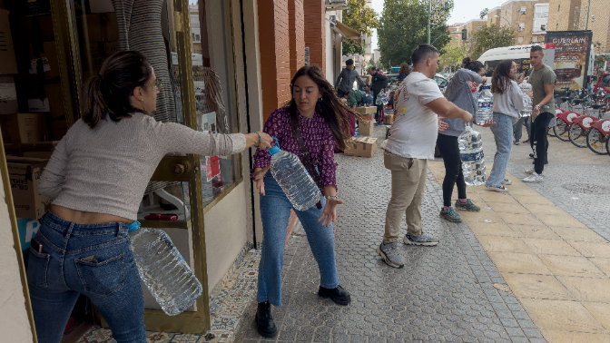 Arancha, voluntaria en Valencia: "Van un poco perdidos en organización y nosotros hemos perdido mucho tiempo en no poder estar ayudando"