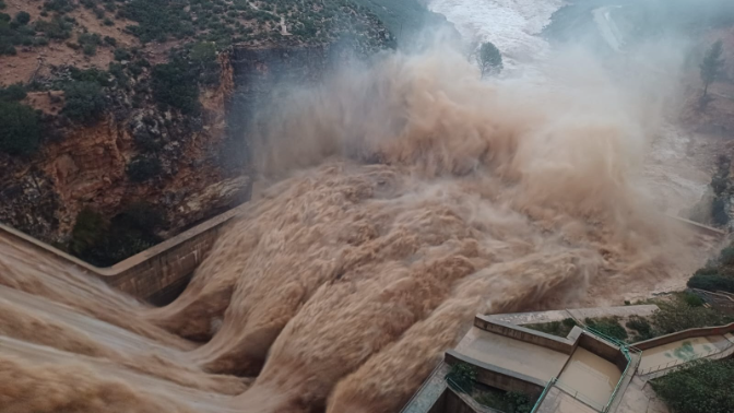 De los buses fletados por el PSOE a las presas destruidas: los bulos sobre la DANA de Valencia siguen enturbiando las redes