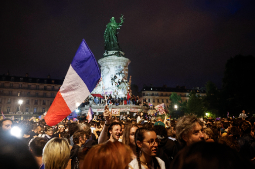 Ver vídeo / La izquierda francesa y Macron dan la sorpresa y relegan a la ultraderecha al tercer lugar