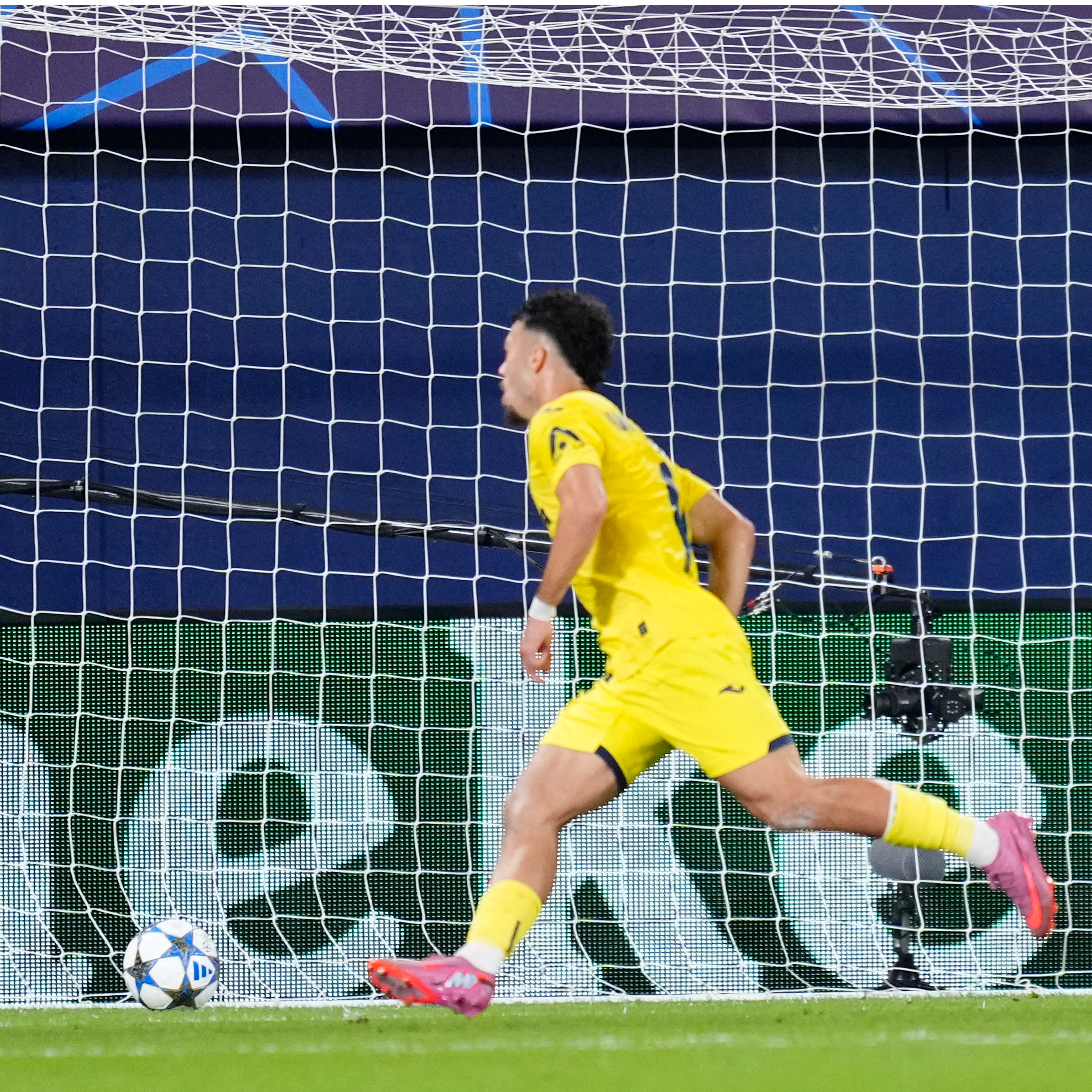 Imagen de Champions League | Villarreal 1-0 Juventus | Gol de Mikautadze