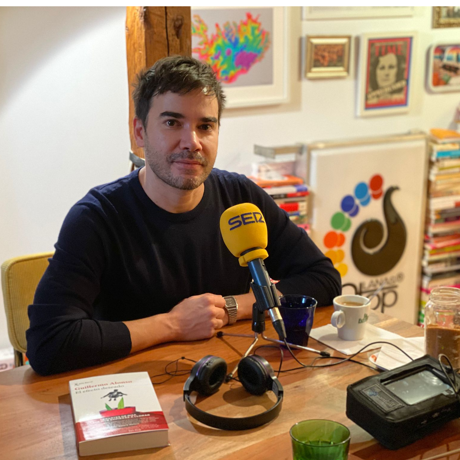 Desayunando con... | El escritor Guillermo Alonso "debería ser gallegosexual"