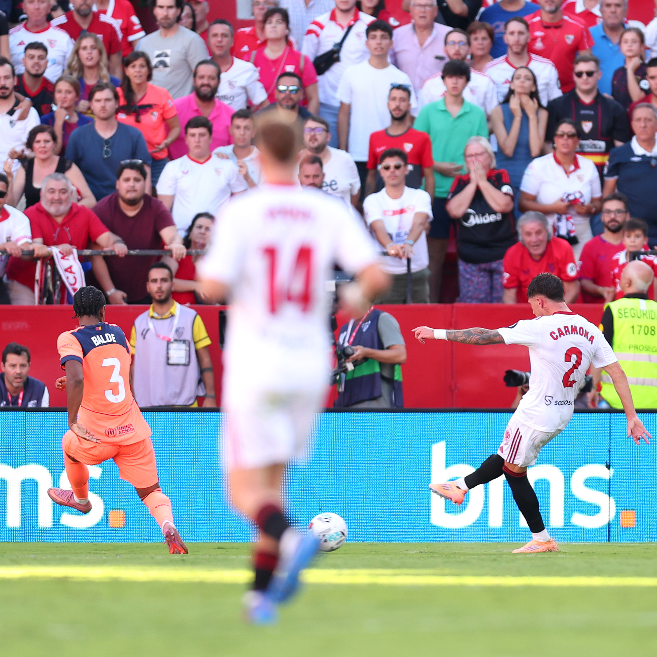 Imagen de LaLiga EA Sports | Sevilla FC 3-1 FC Barcelona | Gol de Carmona