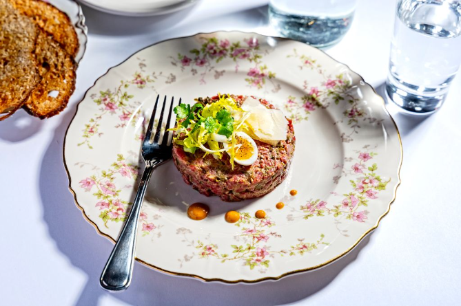 Imagen de Steak tartar: el Ingeniero Cocinero convierte la carne cruda en una delicia