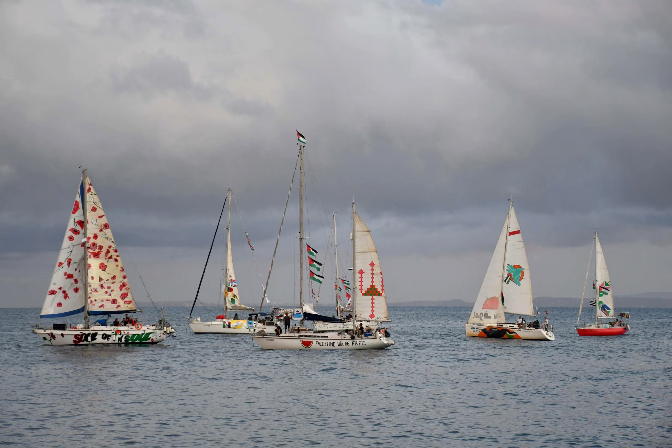 Encerrados y bebiendo agua de una letrina, así fue la detención de la Flotilla por la Paz interceptada por el ejército israelí