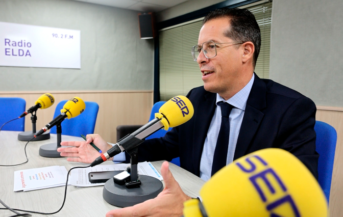 Imagen de Rubén Alfaro, alcalde de Elda reclama a la Generalitat que active el Plan Vive para construir viviendas de protección oficial en el municipio