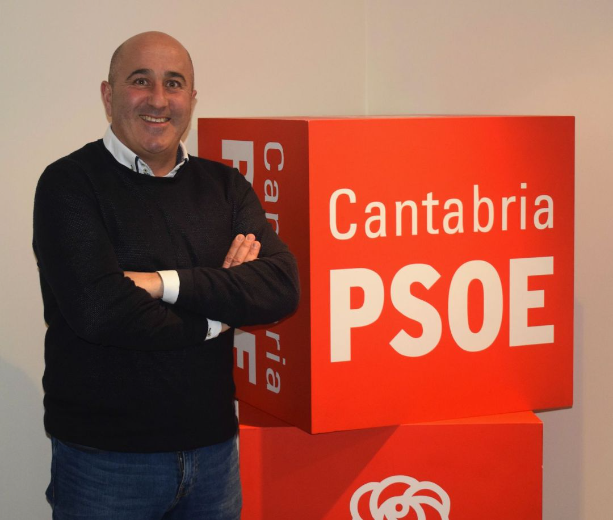 Imagen de Agustín Molleda defiende la legalidad del proceso de estabilización de su plaza en el Ayuntamiento de Cartes