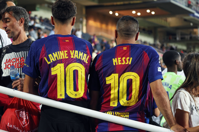 Lamine Yamal ven tres vegades més samarretes que Leo Messi quan era jugador del Barça