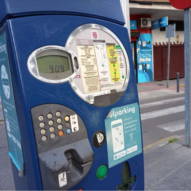 Entrevista con el alcalde de Parla, Ramón Jurado, sobre el retraso en la instalación de los parquímetros en la zona centro de la ciudad.
