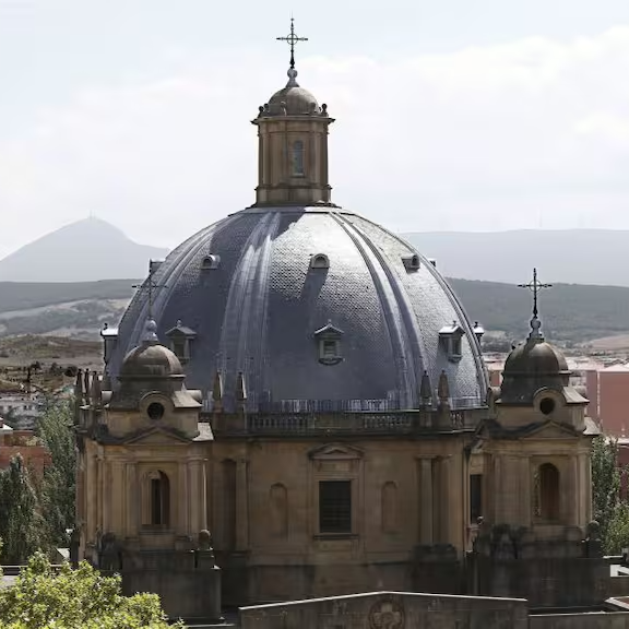 El comité de expertos propone un museo memorial en los Caídos de Pamplona y quitar "protagonismo" a la cúpula