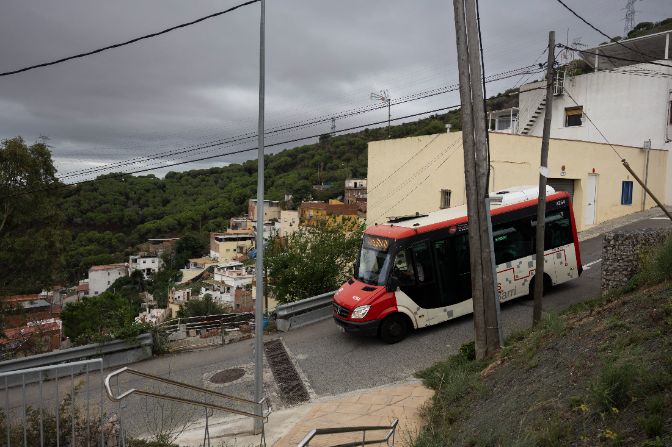 Els turistes arriben a Torre Baró: "No sabem què venen a veure"