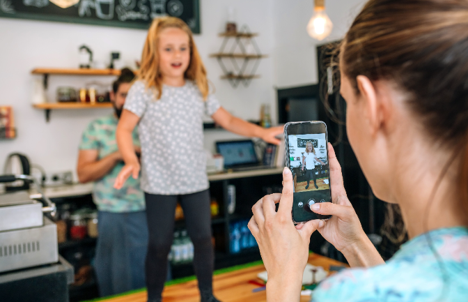 Sharenting: el 89% de las familias publican frecuentemente fotos de sus hijos en redes sociales