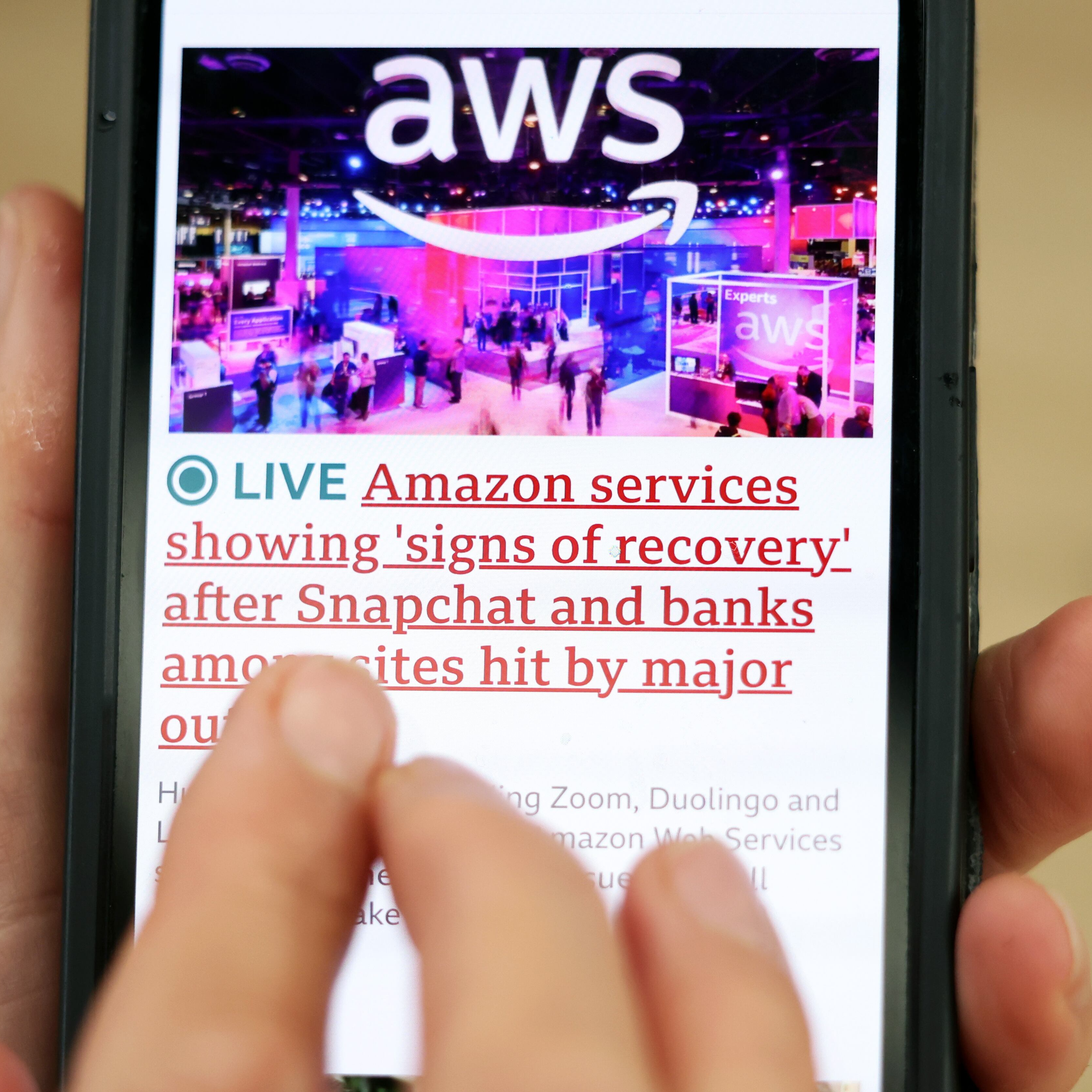 La Ventana a las 16h | "Vivimos en una sociedad muy dependiente de la tecnología":  un experto analiza los motivos de la caída de Amazon