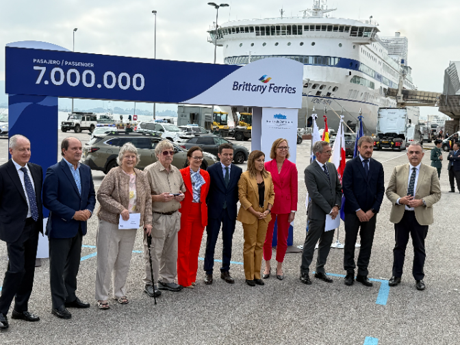 “Un hito histórico" para la conexión entre Santander y el Reino Unido: Brittany Ferries celebra la llegada de su pasajero 7 millones