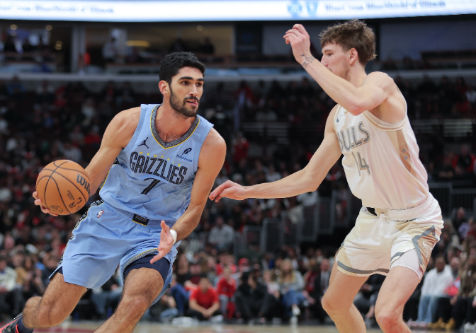 "Vivo a miles de kilómetros de mi casa para ganar": Santi Aldama, decidido ante su nueva temporada en la NBA "Vivo a miles de kilómetros de mi casa para ganar": Santi Aldama, decidido ante su nueva temporada en la NBA
