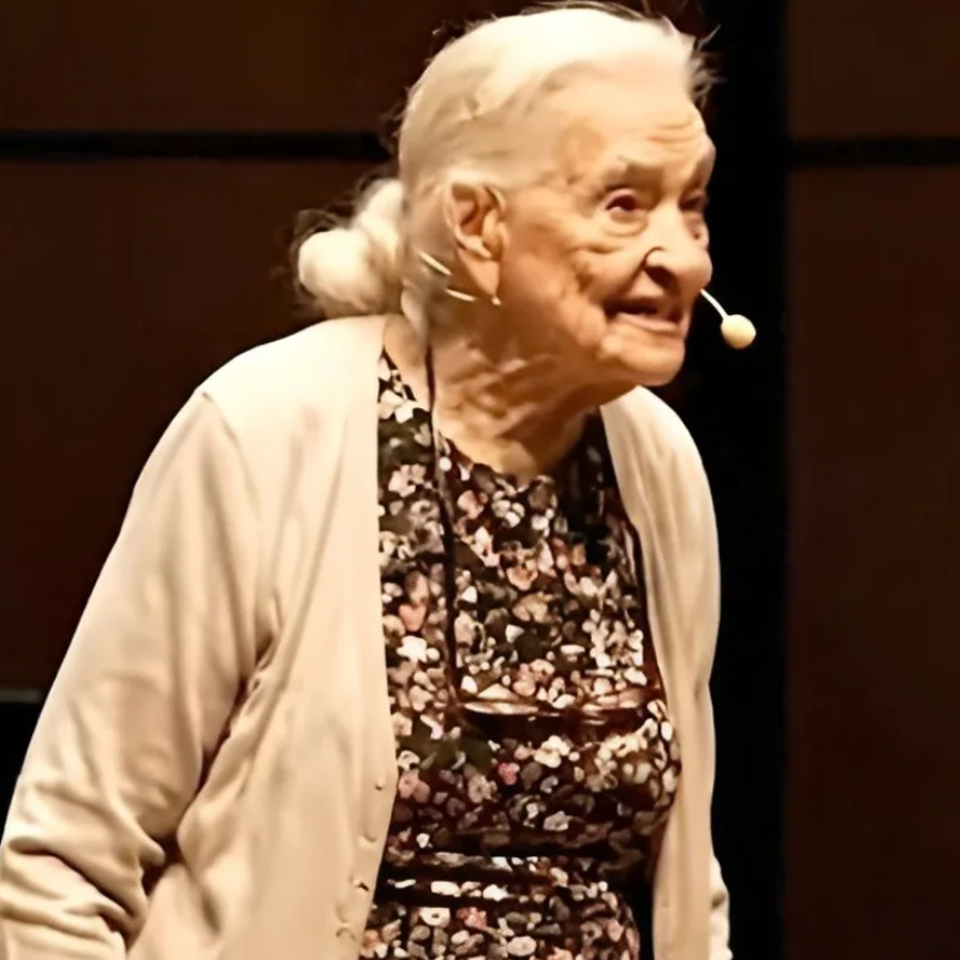 La Ventana a las 16h | Doña Visenta, la abuela valenciana que da mensajes positivos en redes... y no existe