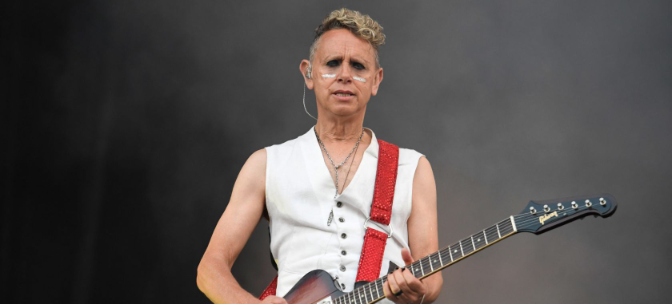 Esperó a Martin Gore en el Four Seasons y acabó golpeado por una puerta giratoria