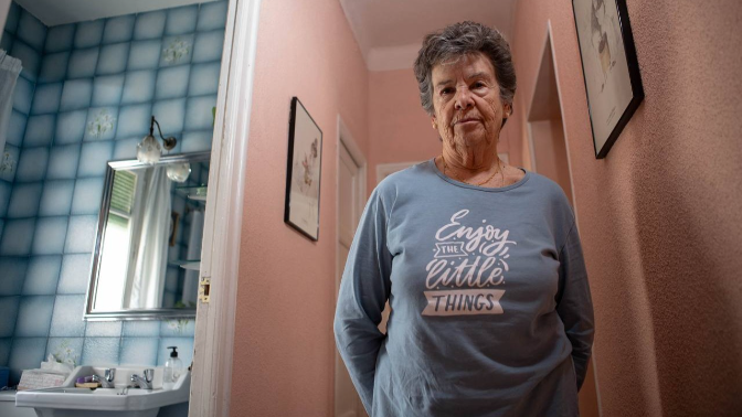 Maricarmen, con 87 años, a punto de ser desahuciada por un fondo buitre: "Quieren quitarme la vida" Maricarmen, con 87 años, a punto de ser desahuciada por un fondo buitre: "Quieren quitarme la vida"
