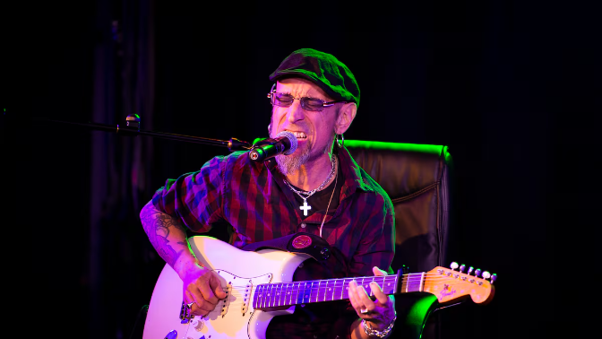 Fito Cabrales: "Soc un mentider, és molt d'agrair que algú no et digui com n'ets de lleig" Fito Cabrales: "Soc un mentider, és molt d'agrair que algú no et digui com n'ets de lleig"