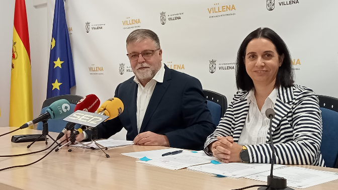 Alcalde y concejala de deportes. Alcalde y concejala de deportes.