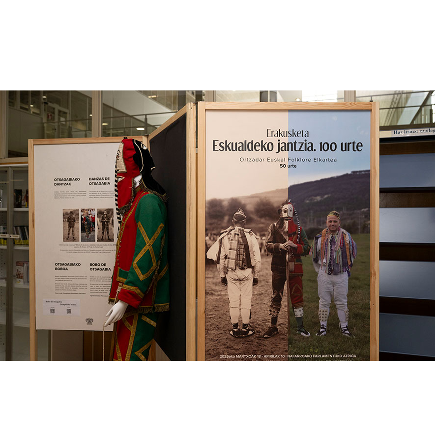 La UPNA y Ortzadar Euskal Folklore Elkartea con el patrimonio textil y la indumentaria tradicional