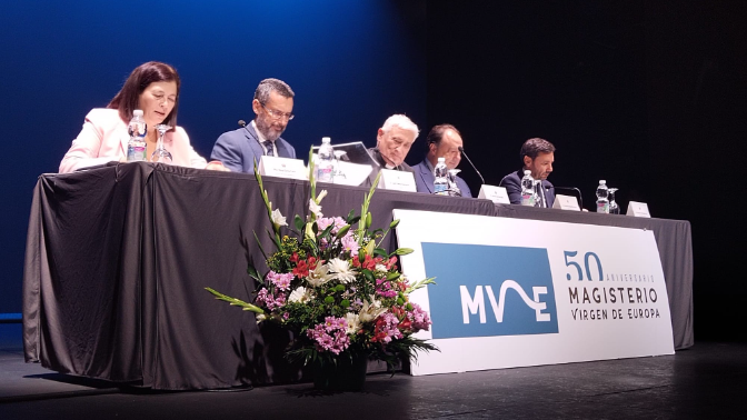 Imagen de La Escuela de Magisterio de La línea clausura su 50 aniversario