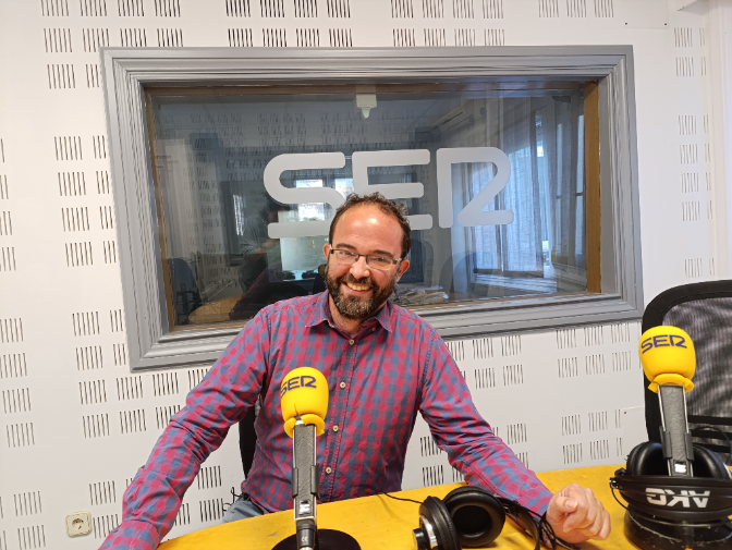 Hablamos de literatura con Julio Martínez de Océano Atlántico Editores: Ángel Arroyo Hablamos de literatura con Julio Martínez de Océano Atlántico Editores: Ángel Arroyo