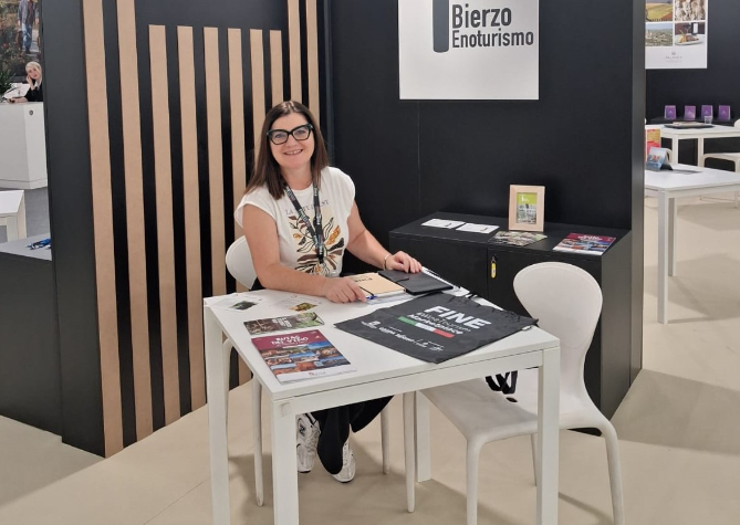 La sumiller Mónica González vende Bierzo en Italia: ‘Aquí se sorprenden de nuestro viñedo viejo’