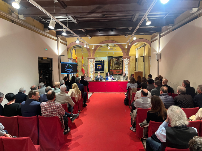 Lorena Orduna ante la reivindicación del ferrocarril entre Huesca y Zaragoza Lorena Orduna ante la reivindicación del ferrocarril entre Huesca y Zaragoza