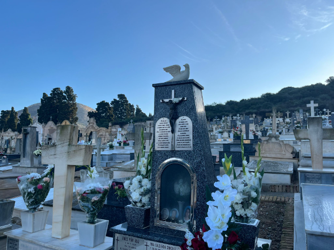 “Los huesos de santo vienen del polvo de momia”: curiosidades que no sabías del Día de Todos los Santos con Santi García “Los huesos de santo vienen del polvo de momia”: curiosidades que no sabías del Día de Todos los Santos con Santi García