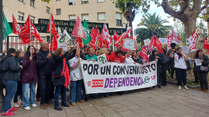 Nueva concentración de trabajadores de residencias y centros de día para exigir un "convenio justo" Nueva concentración de trabajadores de residencias y centros de día para exigir un "convenio justo"