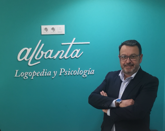 Nicolás Garrido, psicólogo de Jaén, sobre el duelo: “A los muertos hay que llorarlos”