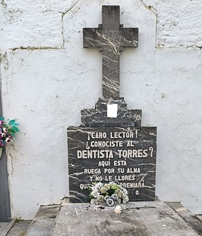El Dentista Torres guardaba su lápida en la sala de espera de sus pacientes
