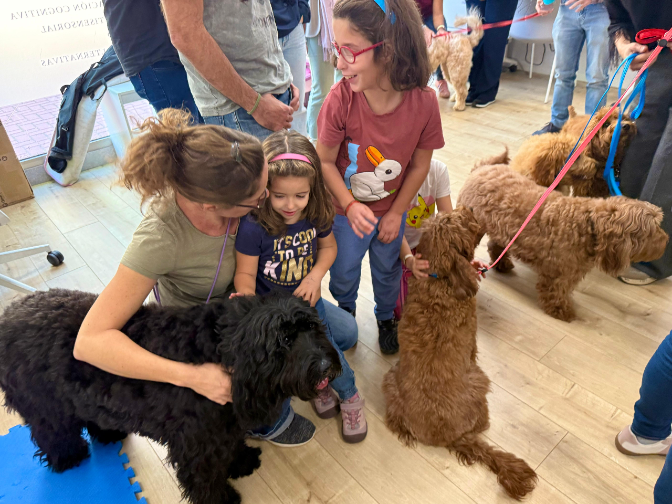 Cinco perros se incorporan a familias con integrantes que padecen enfermedades raras