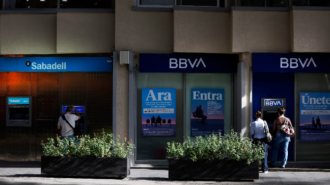 Per què els bancs estan guanyant més diners que mai?