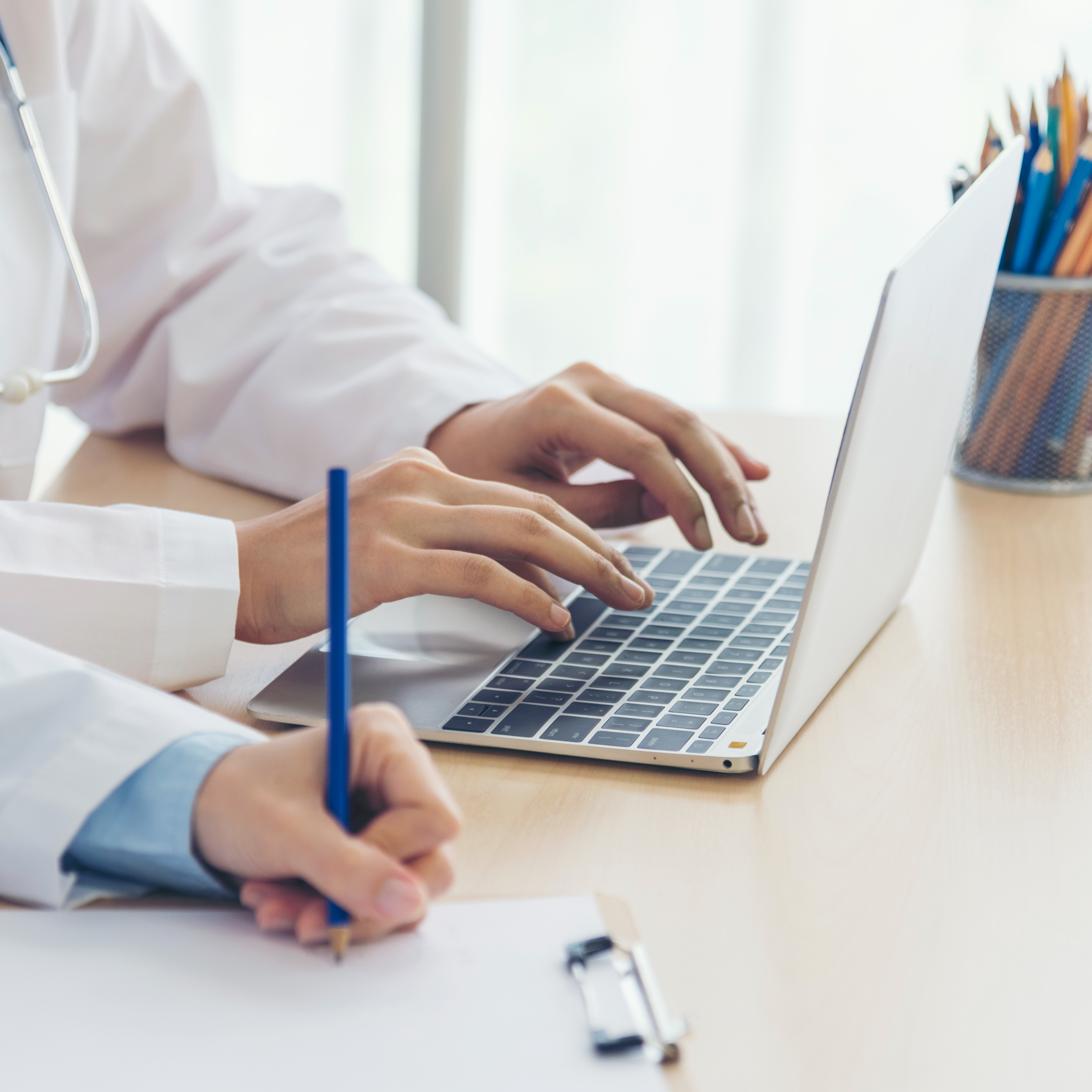 "Es una cosa de Guerra Fría": Estados Unidos impide que una investigadora española salga del país con su ordenador