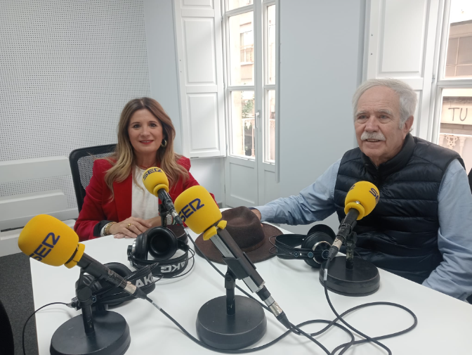 La alcaldesa de Linares, Auxi del Olmo, y Antonio Pérez Henares, prsidente de honor de "Escritores con la historia", ponen en valor las IV Jornadas de Novela Histórica