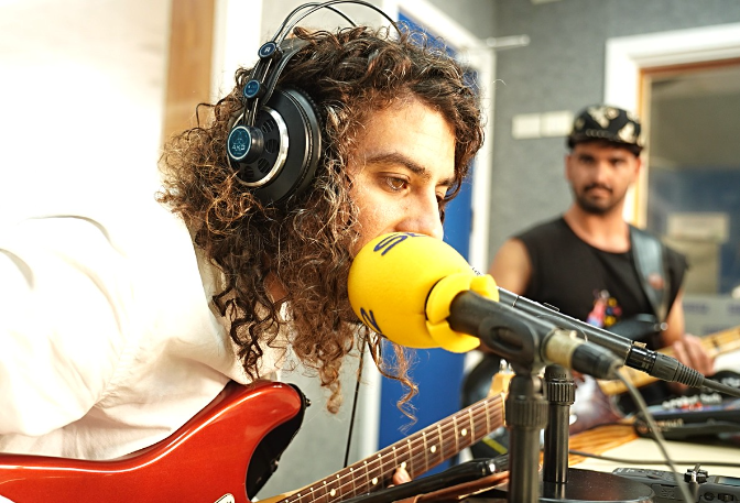 M Oznari lanza ‘Teje telarañas’: el amor virtual que está revolucionando la música electrónica en Lanzarote”