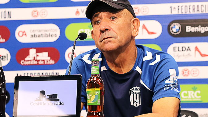 Claudio Barragán, Ent. del Eldense, antes de recibir al Hércules de Alicante Claudio Barragán, Ent. del Eldense, antes de recibir al Hércules de Alicante