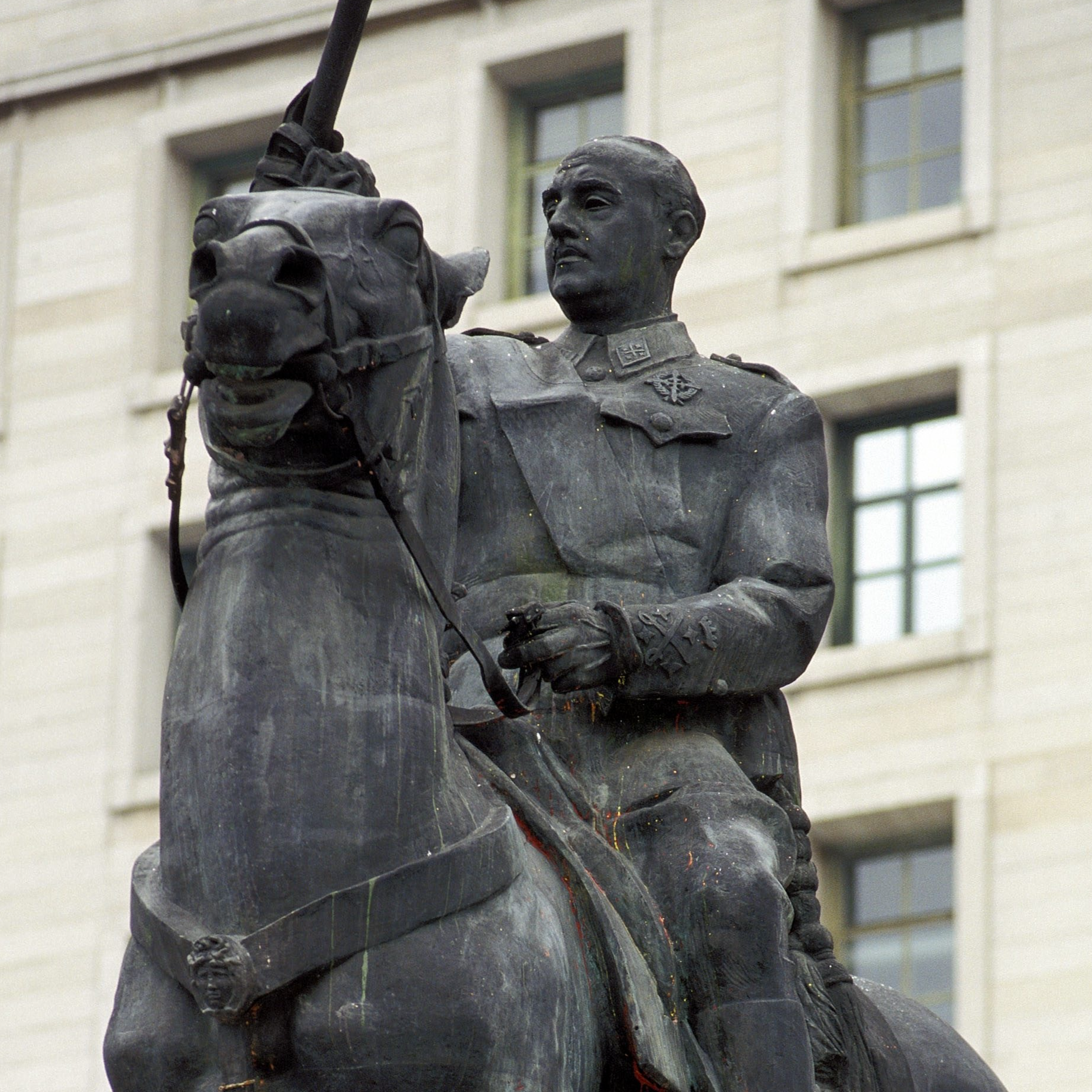 Humoristas gráficos | Censura, Cuelgamuros y esculturas ecuestres: 50 años sin Franco