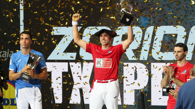 Peio Etxeberria se lleva la final del Cuatro y Medio en el frontón Bizkaia