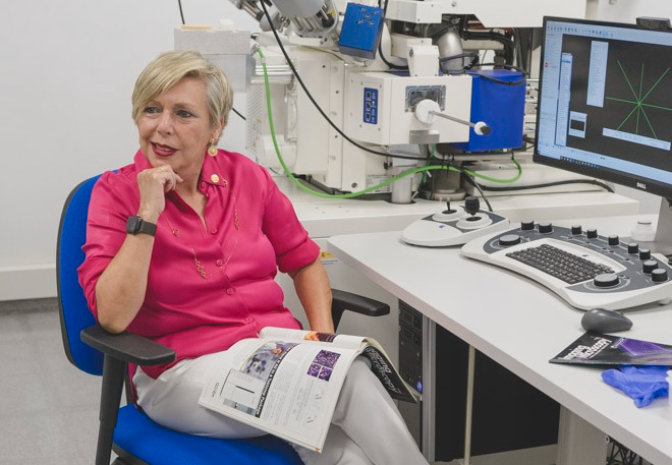 Carmen Vargas, nueva rectora de la Universidad de Sevilla: "Me gustaría empezar un plan de choque para la simplificación administrativa de la universidad" Carmen Vargas, nueva rectora de la Universidad de Sevilla: "Me gustaría empezar un plan de choque para la simplificación administrativa de la universidad"