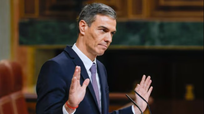 Óscar López carga contra la presidenta madrileña "por no cumplir con la Ley" Óscar López carga contra la presidenta madrileña "por no cumplir con la Ley"