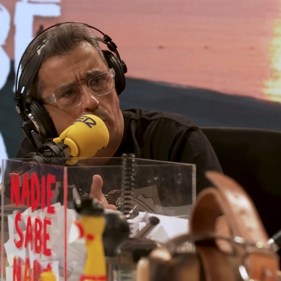 Buenafuente se ve obligado a responder a un seguidor que le pide que no se meta en política: "Eres uno de los grandes, entrevista y humor" Buenafuente se ve obligado a responder a un seguidor que le pide que no se meta en política: "Eres uno de los grandes, entrevista y humor"